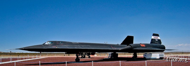 IMG_0670_800.jpg - Two SR-71 Blackbirds are on display at Edwards AFB; this one is near the NASA Dryden static displays.