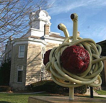 FSM statue at Tennessee courthouse